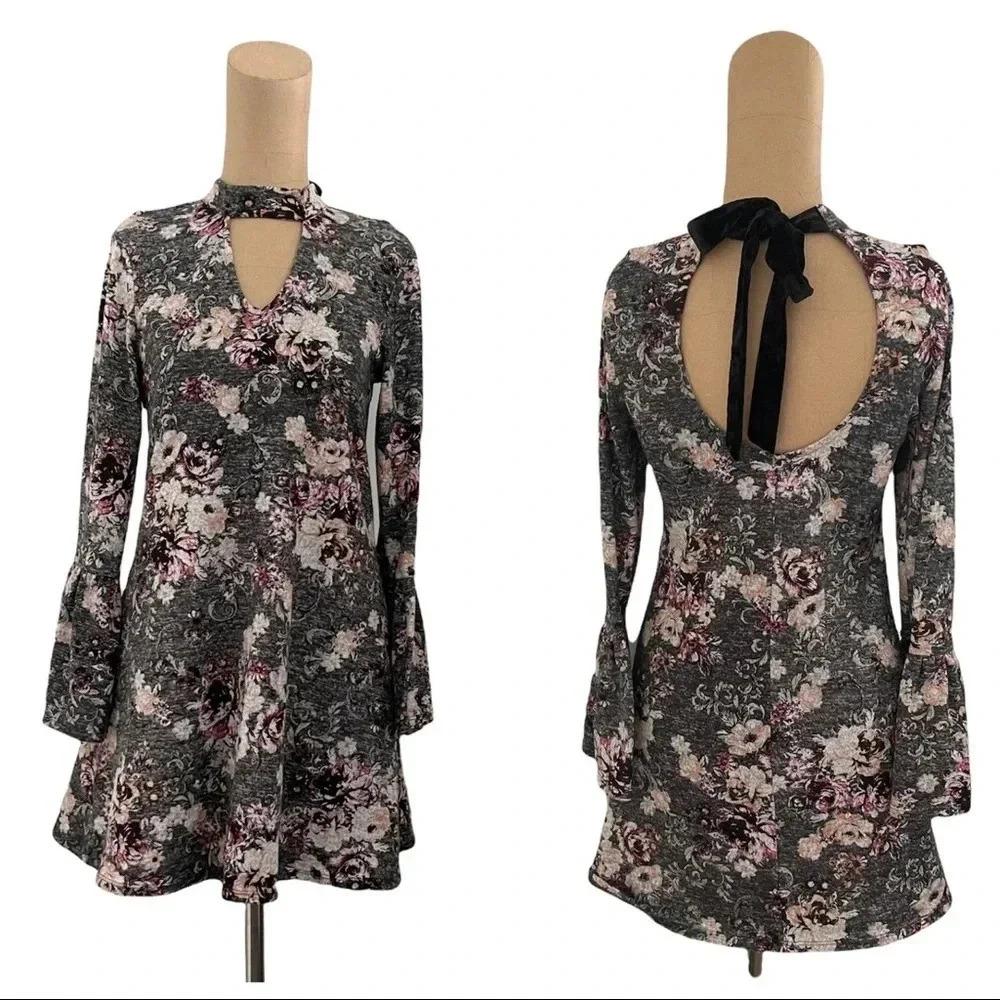 🔥HOST PICK🔥 Francesca’s Collections Alya mock neck dress